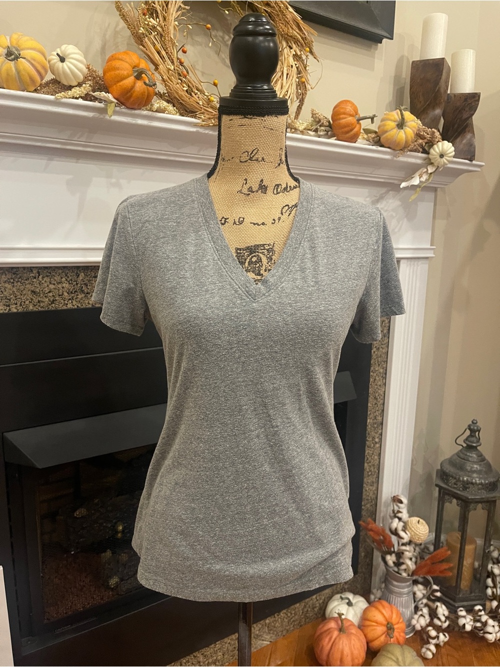 Universal Thread Gray V-Neck Short Sleeve Tee Shirt Small